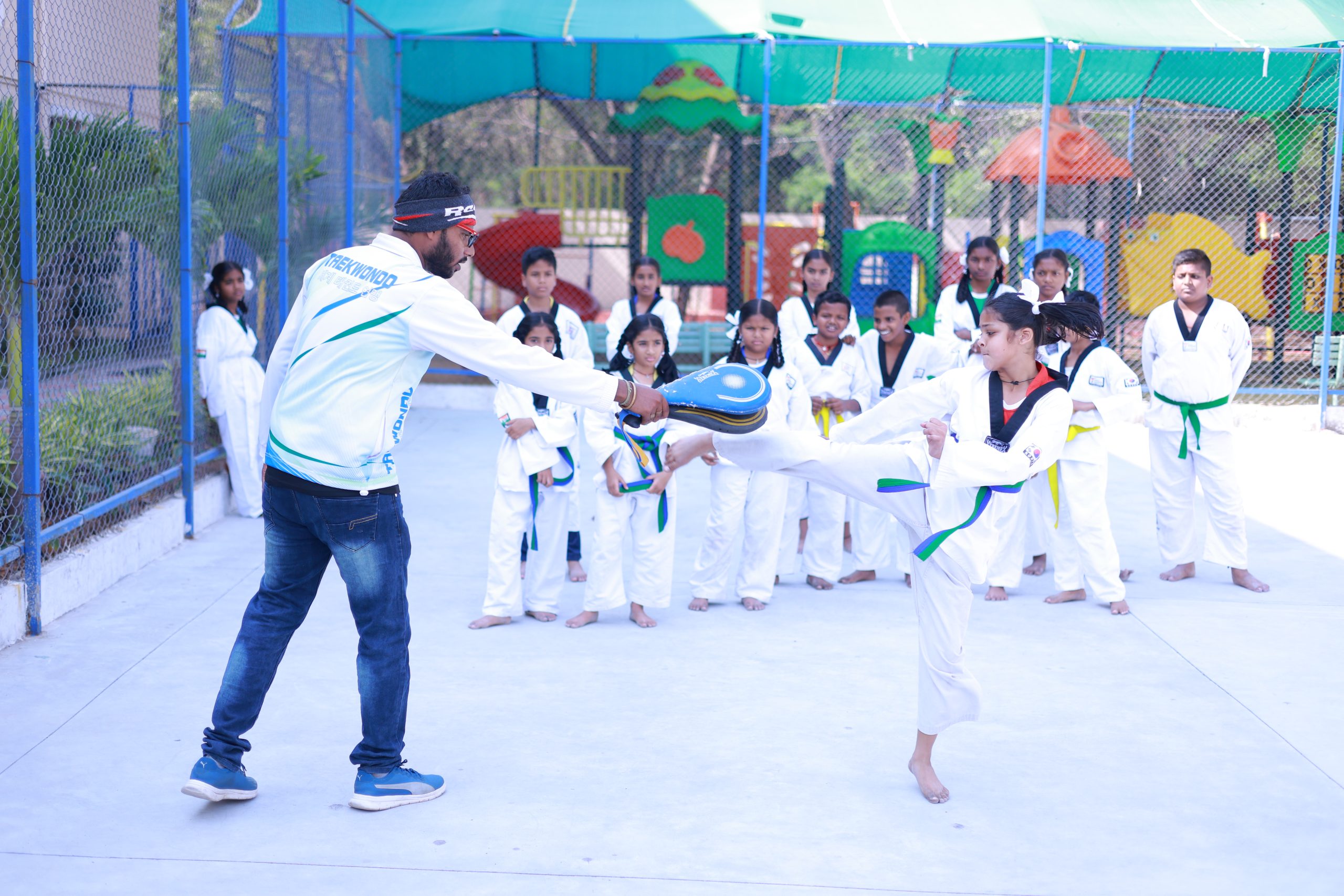 school kids are learning taekwondo