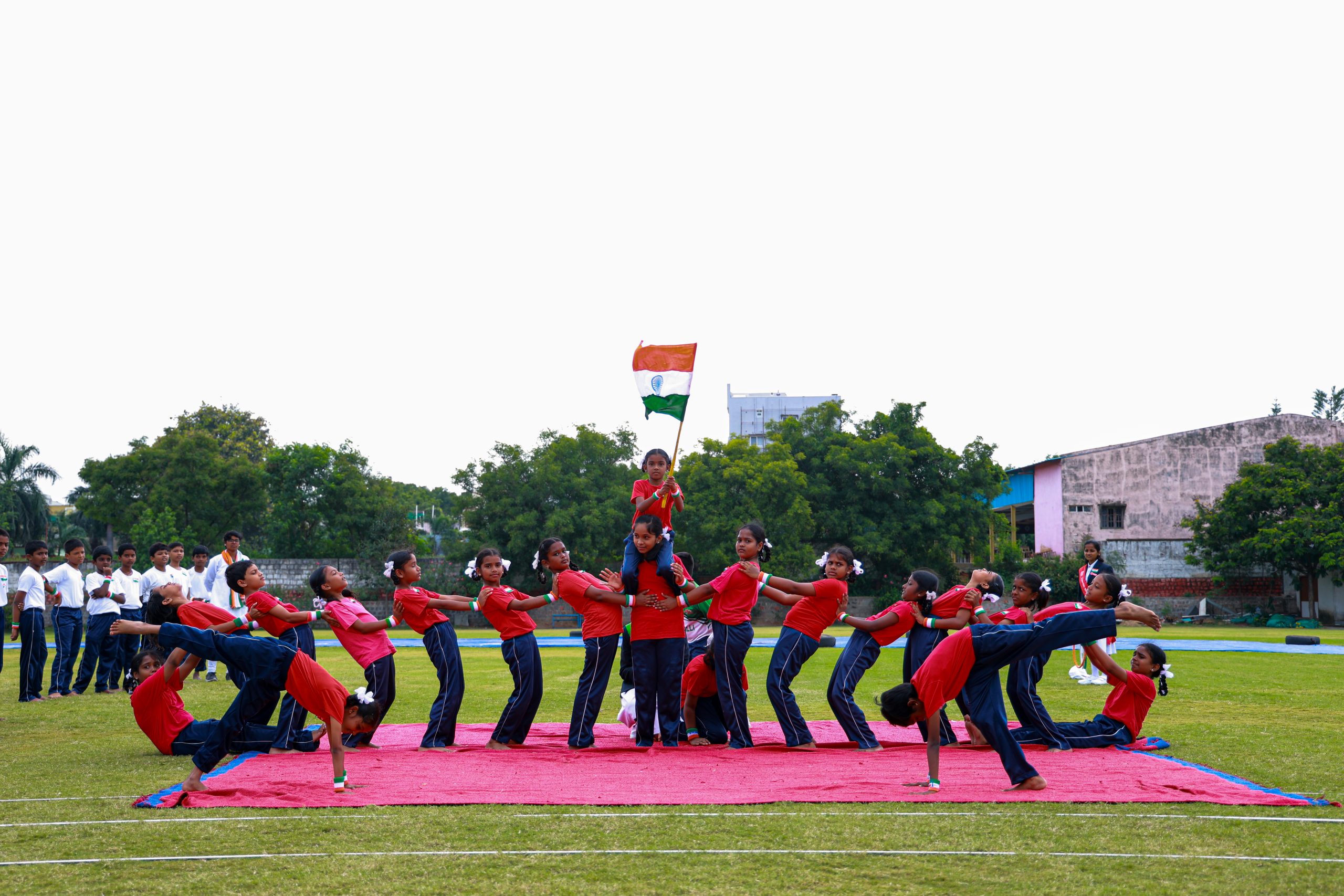 students are with Indian Flag